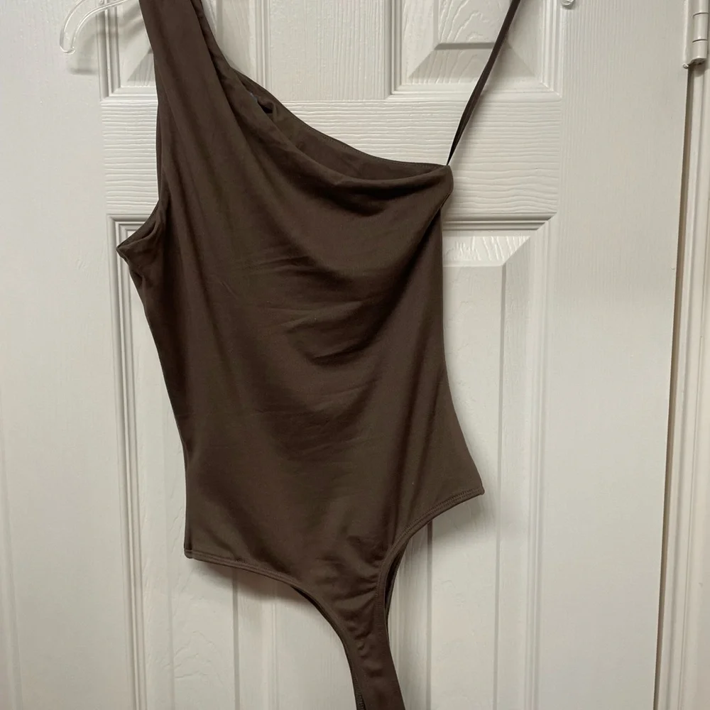NWT JLUXLABLE one shoulder keyhole bodysuit - Picture 5 of 5